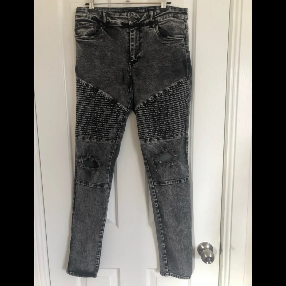🌿 LUCID 🌿 stonewashed skinny leg distressed jeans size 32 - Picture 1 of 6